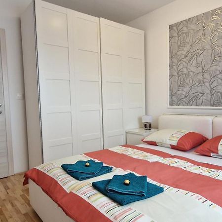 Apartman Plum - Self Check In, Free Parking Osijek Exteriör bild