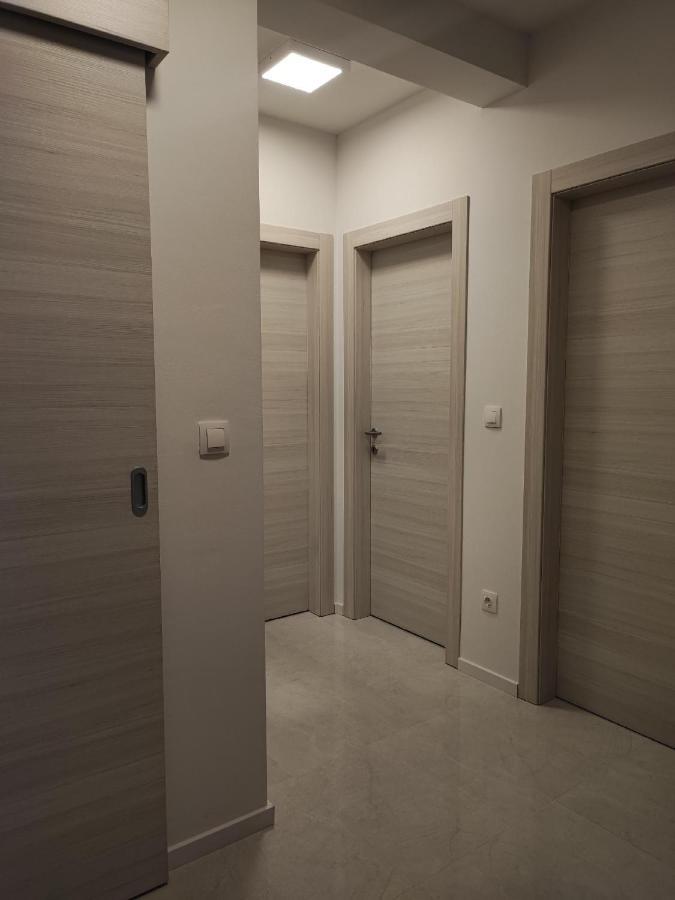 Apartman Plum - Self Check In, Free Parking Osijek Exteriör bild