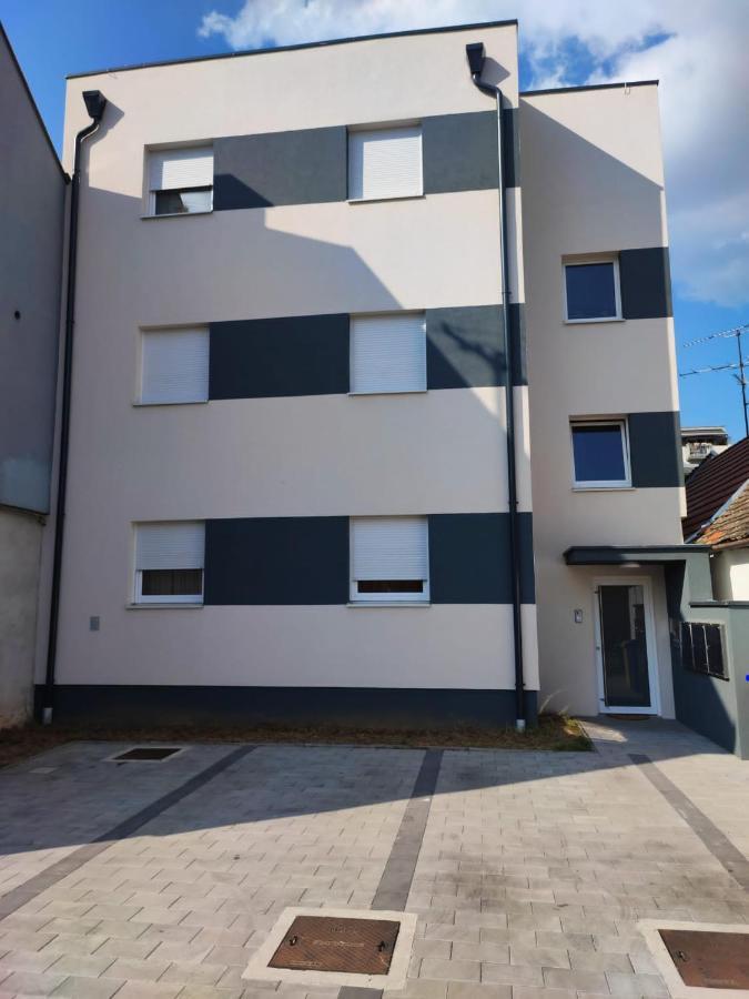 Apartman Plum - Self Check In, Free Parking Osijek Exteriör bild
